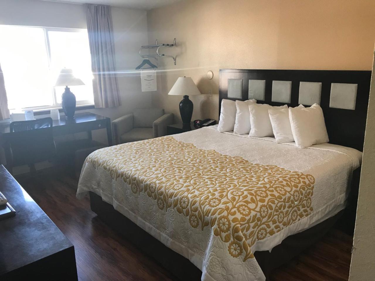 Hotel Days By Wyndham Taos